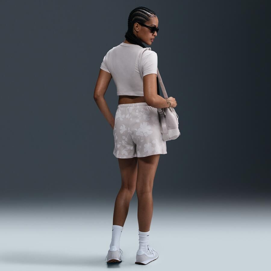 Nike Chill Terry shorts van sweatstof met print en halfhoge taille voor dames Bruin - Foto 3