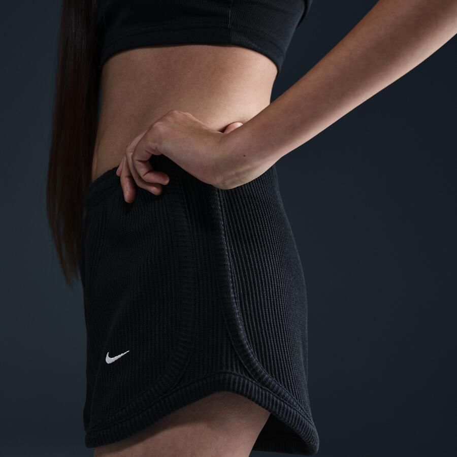 Nike Sportswear Chill Waffle damesshorts met halfhoge taille (8 cm) Zwart - Foto 2