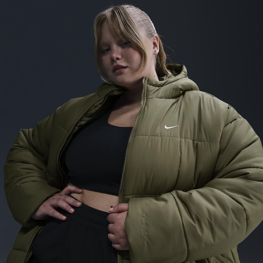 Nike Sportswear Classic Puffer Therma-FIT ruimvallende parka voor dames (Plus Size) Groen