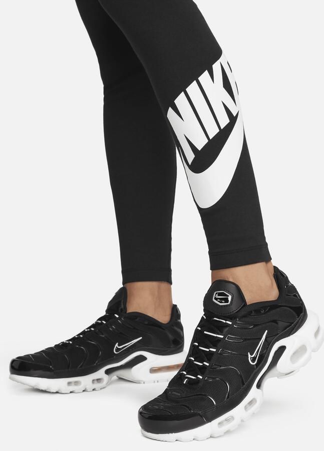 Nike Sportswear Classics legging met hoge taille en graphic voor dames Zwart - Foto 2