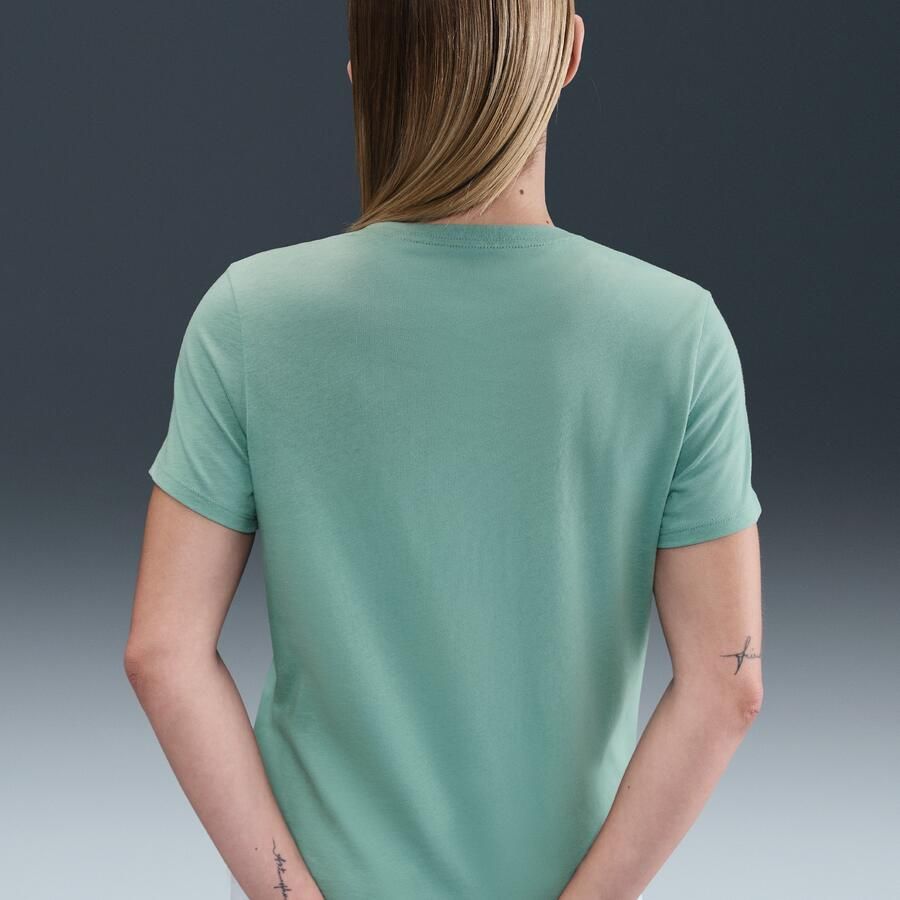 Nike Sportswear Club Essentials T-shirt voor dames Groen