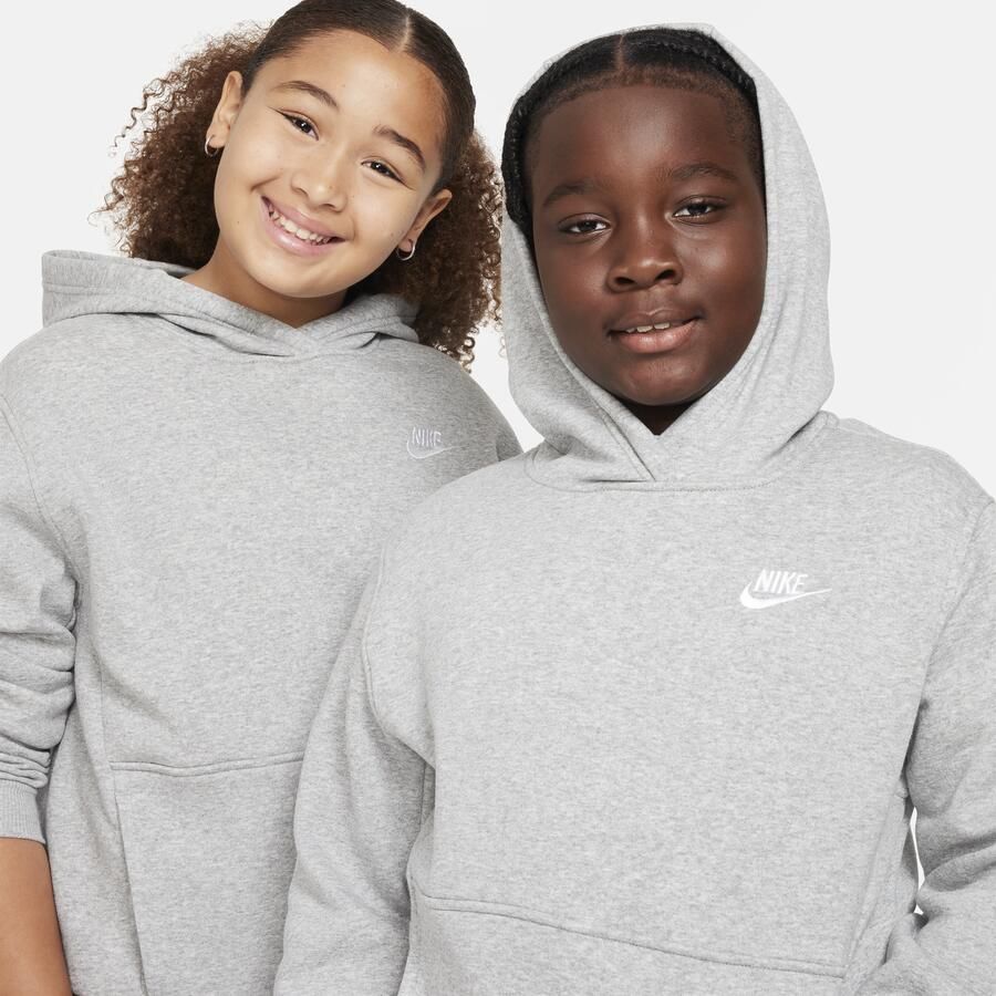 Nike Club Fleece hoodie voor kids (ruimere maten) Grijs