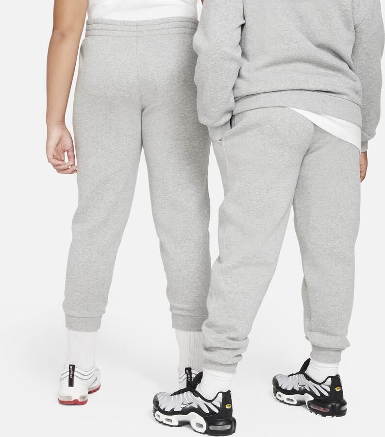 Nike Club Fleece joggingbroek voor kids (ruimere maten) Grijs - Foto 4