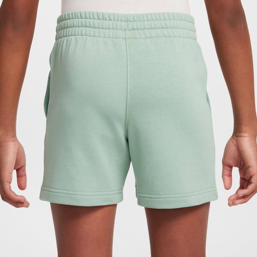 Nike Sportswear Club Fleece meisjesshorts van sweatstof (13 cm) Groen - Foto 2