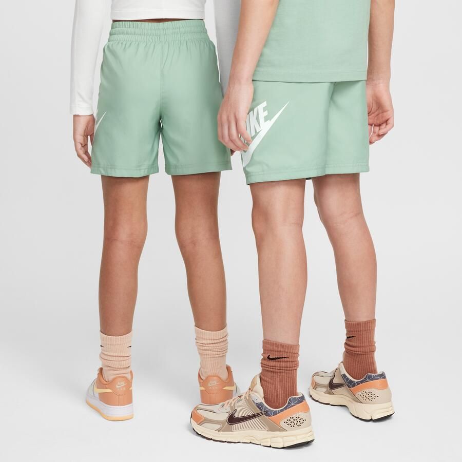 Nike Club geweven kindershorts (15 cm) Groen