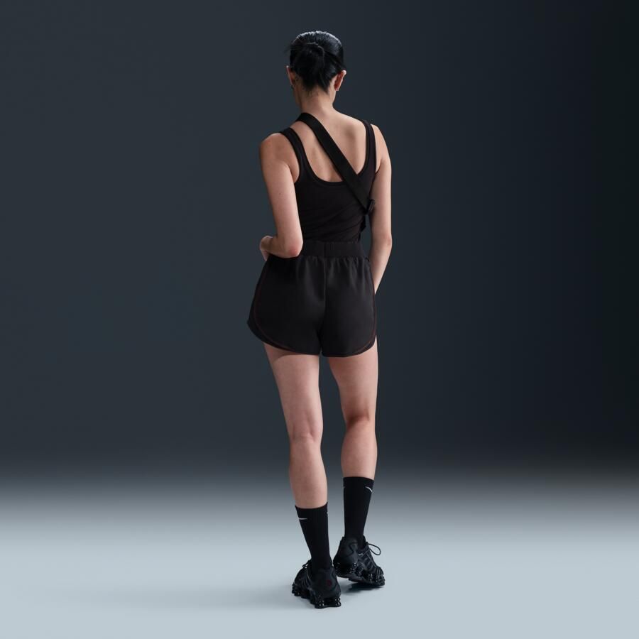 Nike Sportswear Collection damesshorts van keperstof met halfhoge taille Zwart - Foto 3