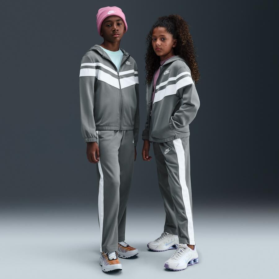 Nike Dri-FIT trainingspak met capuchon voor kids Grijs - Foto 4