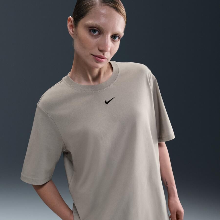 Nike Sportswear Essential T-shirt voor dames Grijs - Foto 4