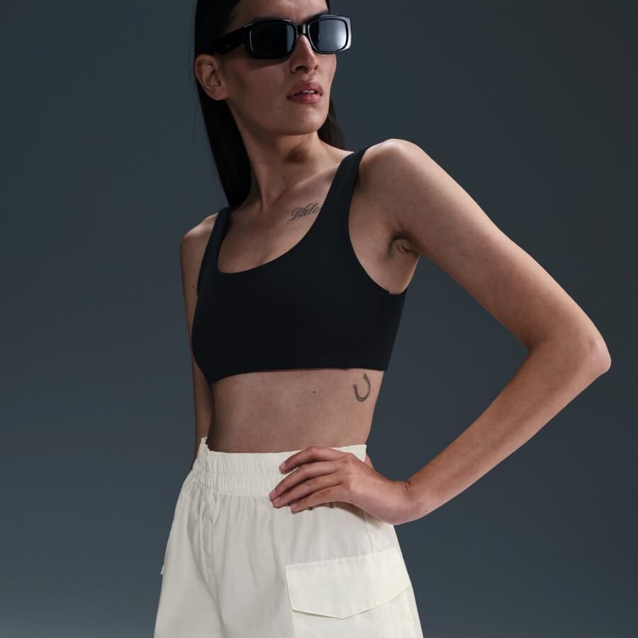 Nike Sportswear Essential Woven cargoshorts met hoge taille voor dames (13 cm) Wit