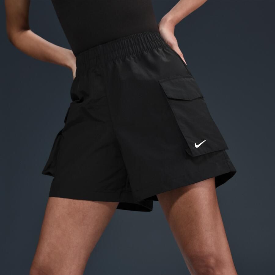 Nike Essential Woven cargoshorts met hoge taille voor dames (13 cm) Zwart