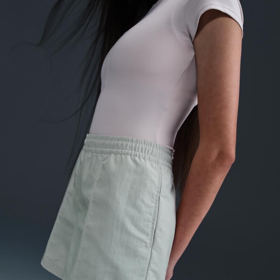 Nike Everything Gewevens damesshorts met halfhoge taille (13 cm) Grijs