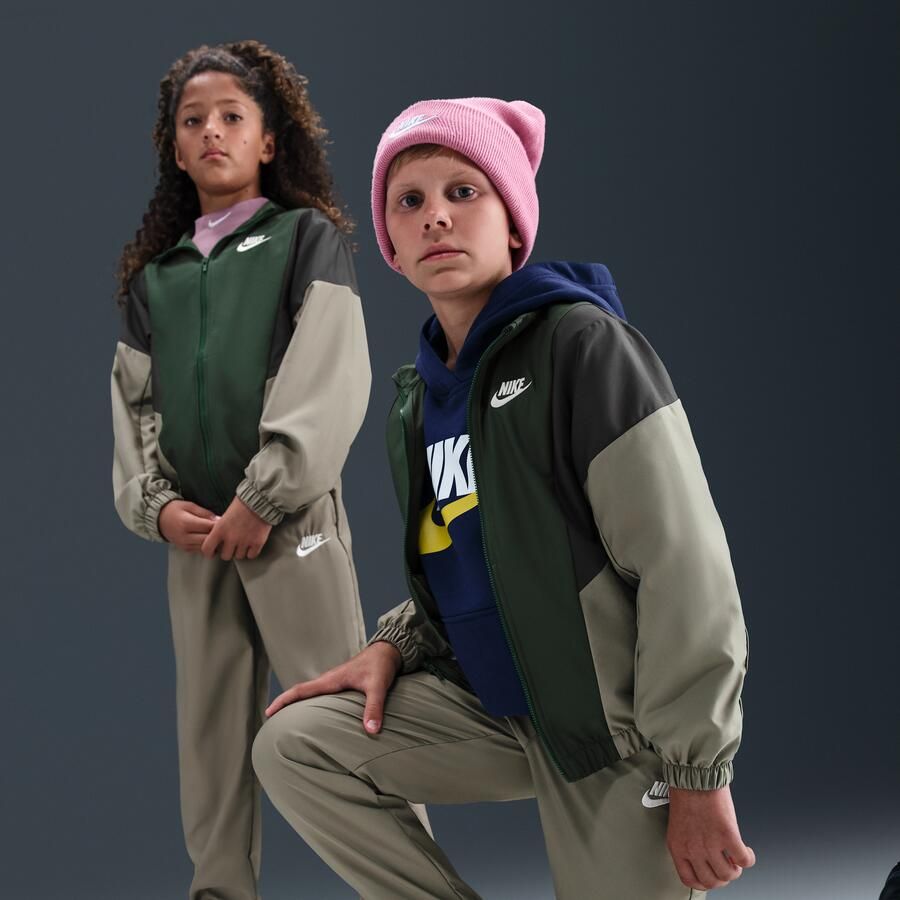 Nike Sportswear Geweven trainingspak voor kids Groen - Foto 4