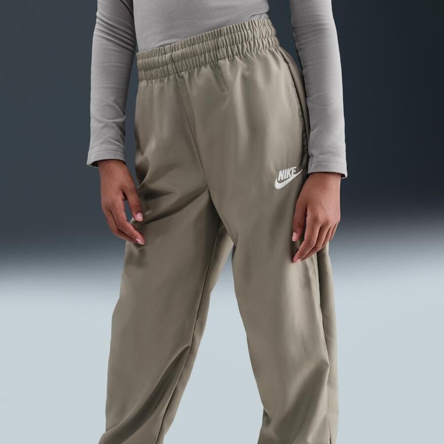 Nike Sportswear Geweven trainingspak voor kids Groen - Foto 3