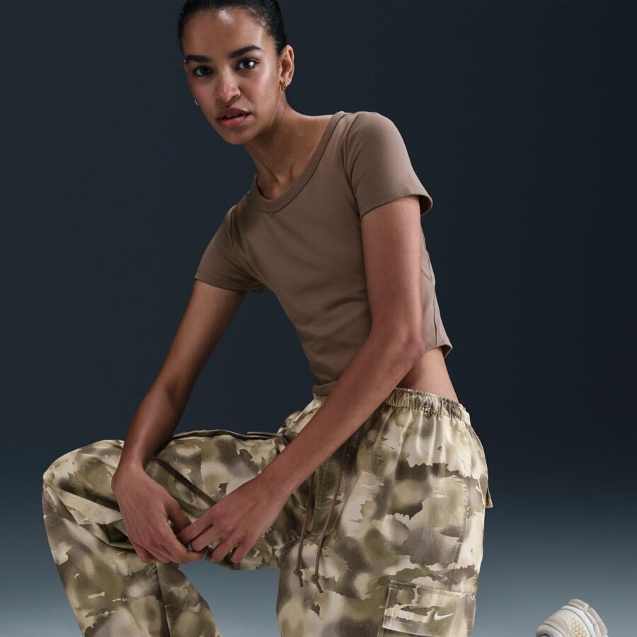 Nike oversized cargobroek met camouflageprint en halfhoge taille voor dames Bruin