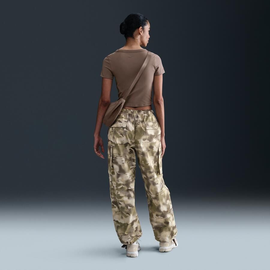 Nike oversized cargobroek met camouflageprint en halfhoge taille voor dames Bruin - Foto 2