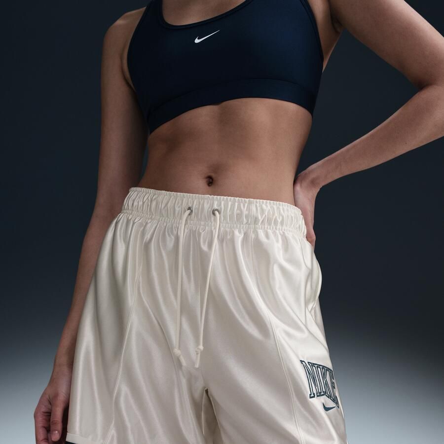 Nike ruimvallende shorts met halfhoge taille en graphic voor dames Wit