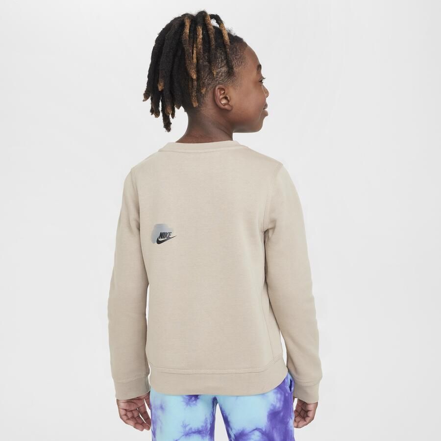 Nike Sportswear Standard Issue sweatshirt met ronde hals voor jongens Bruin