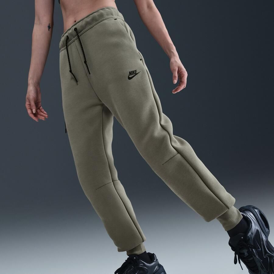 Nike Tech Fleece joggingbroek met halfhoge taille voor dames Groen