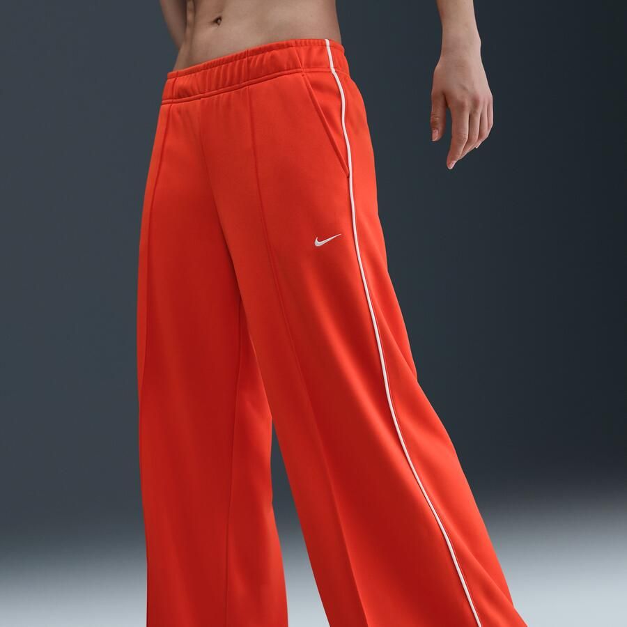 Nike trainingsbroek met wijde pijpen en halfhoge taille voor dames Rood