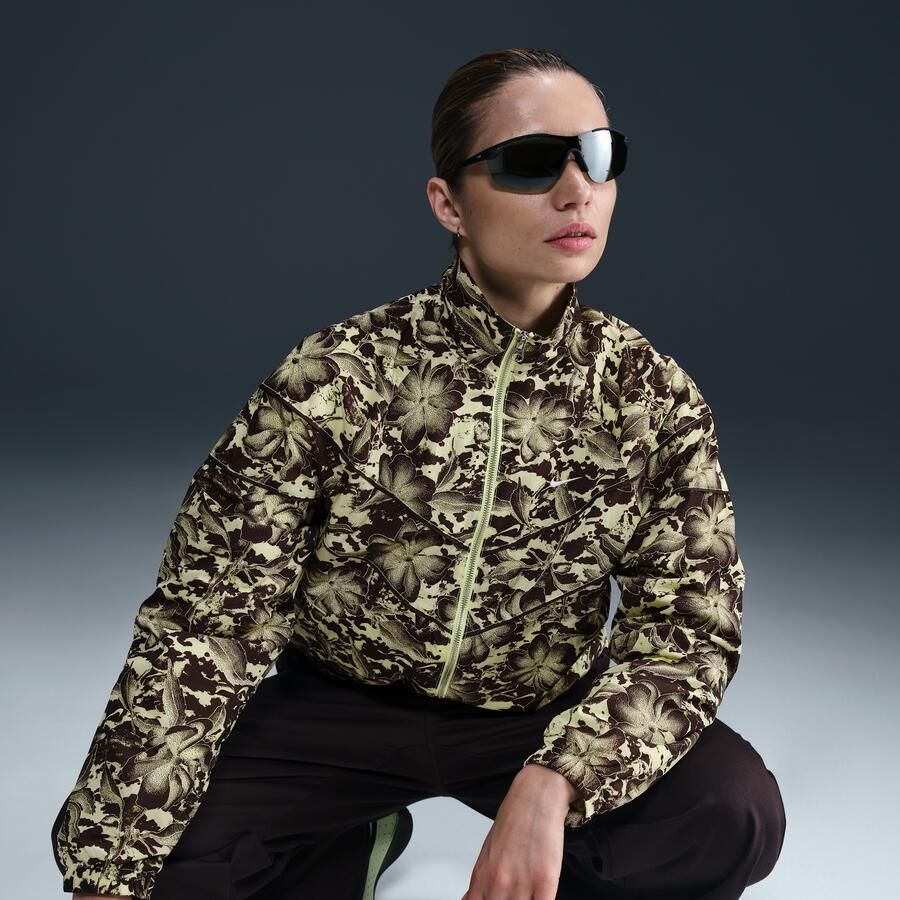 Nike Sportswear Windrunner ruimvallend geweven damesjack met uv-bescherming print en rits over de hele lengte Geel - Foto 2