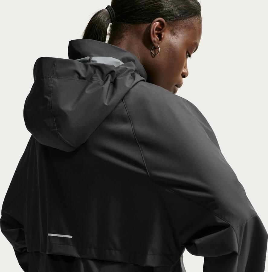 Nike Storm-FIT Swift hardloopjack voor dames Zwart - Foto 4
