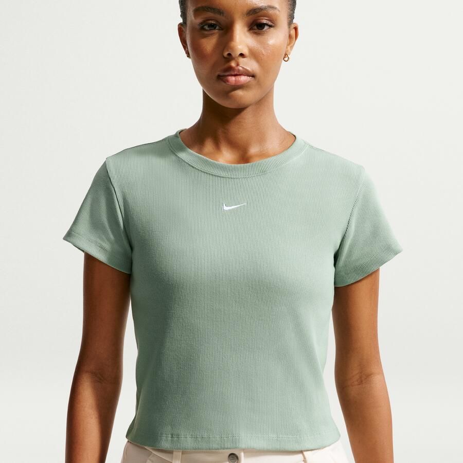 Nike strak kort T-shirt met ribbels voor dames Groen
