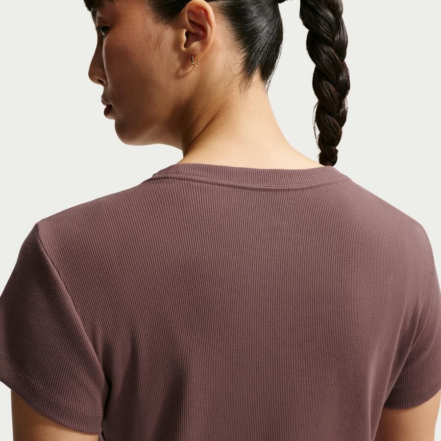 Nike strak kort T-shirt met ribbels voor dames Paars