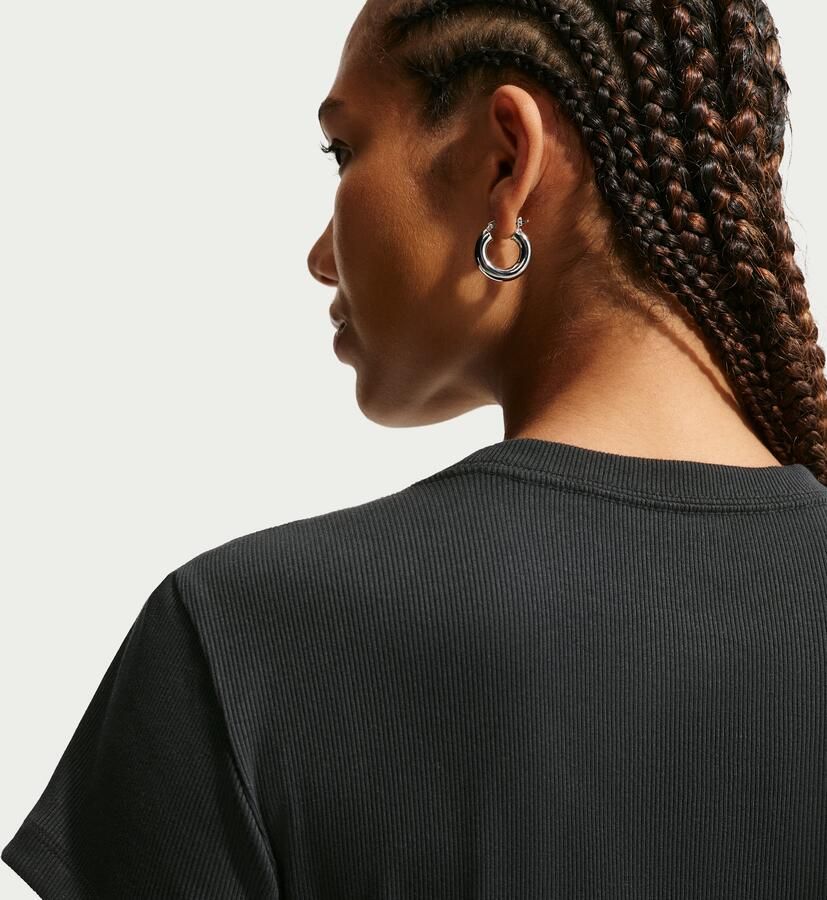 Nike strak kort T-shirt met ribbels voor dames Zwart - Foto 2