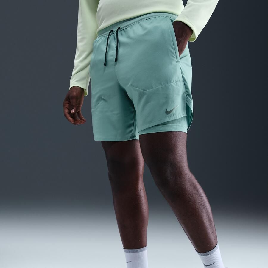 Nike Stride Dri-FIT 2-in-1 hardloopshorts voor heren (18 cm) Groen