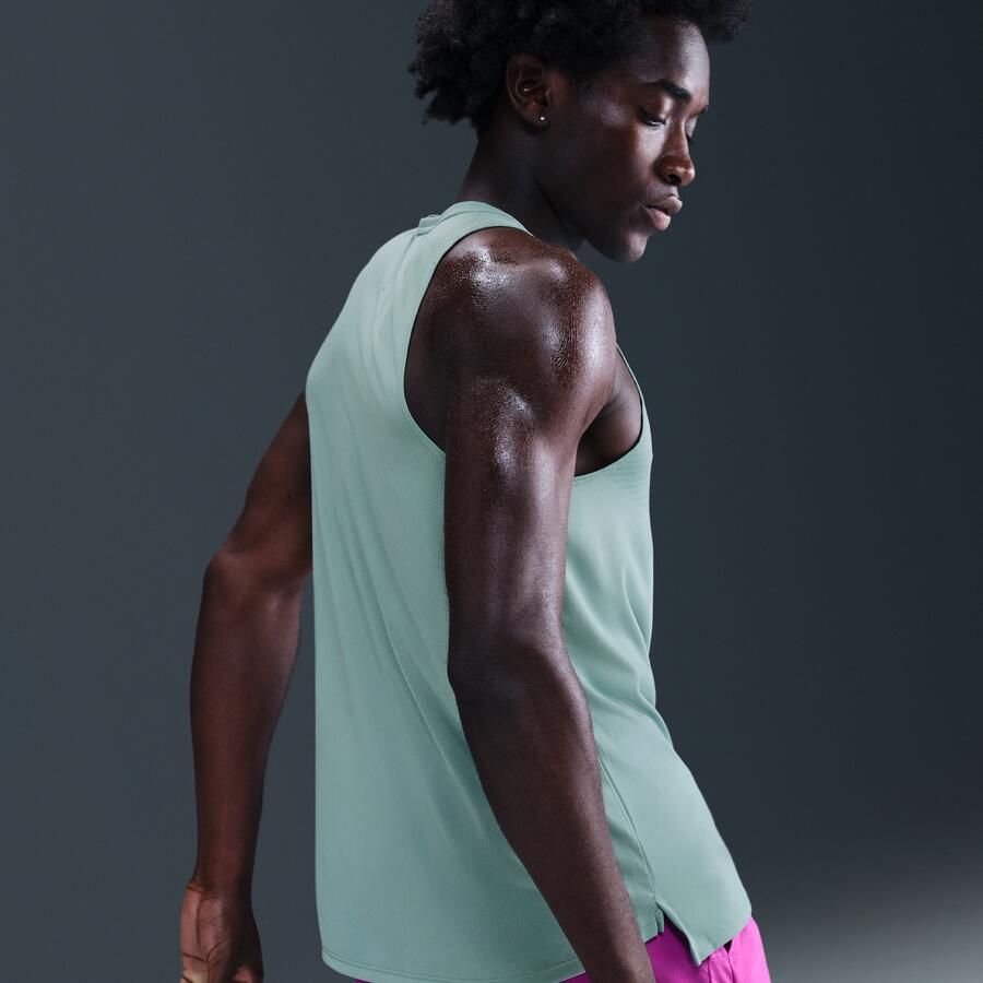 Nike Stride Dri-FIT ADV hardlooptanktop voor heren Groen