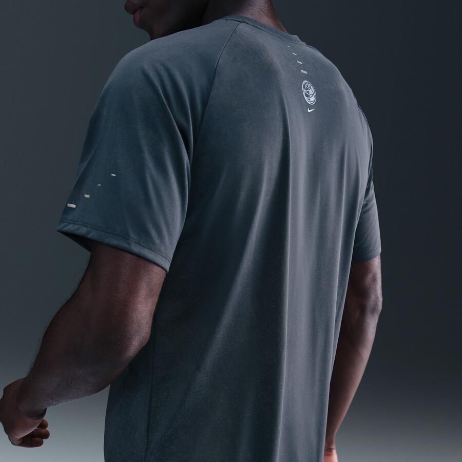 Nike Stride Dri-FIT ADV hardlooptop met korte mouwen en reflecterend design voor heren Blauw
