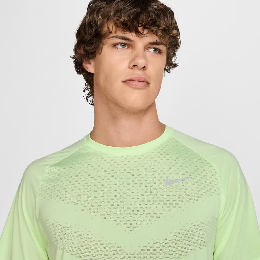 Nike Stride Dri-FIT ADV hardlooptop met korte mouwen voor heren Geel