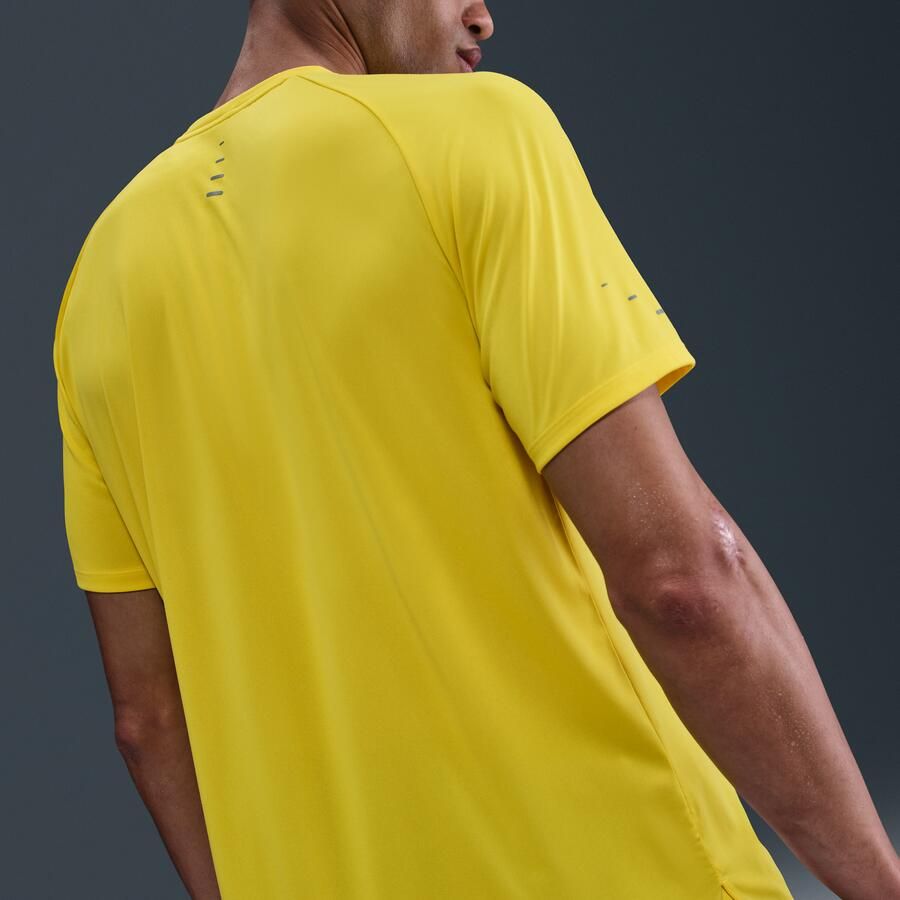 Nike Stride Dri-FIT ADV hardlooptop met korte mouwen voor heren Geel