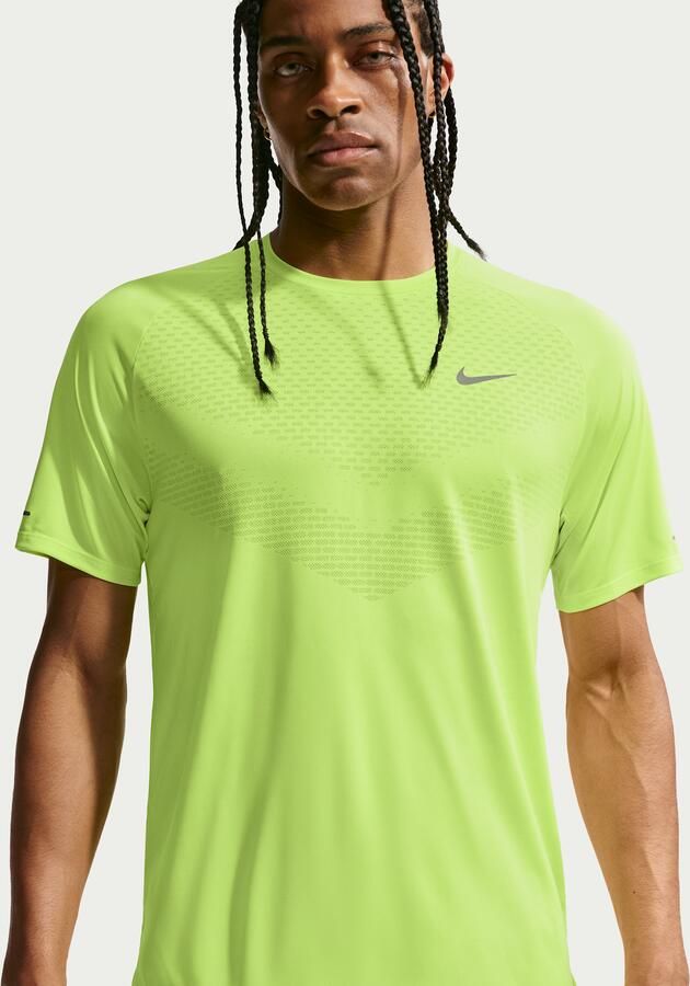 Nike Stride Dri-FIT ADV hardlooptop met korte mouwen voor heren Geel