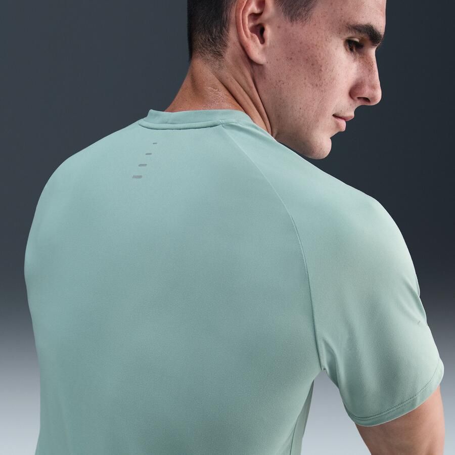 Nike Stride Dri-FIT ADV hardlooptop met korte mouwen voor heren Groen