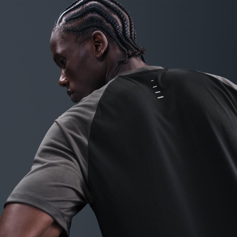 Nike Stride Dri-FIT ADV hardlooptop met korte mouwen voor heren Zwart