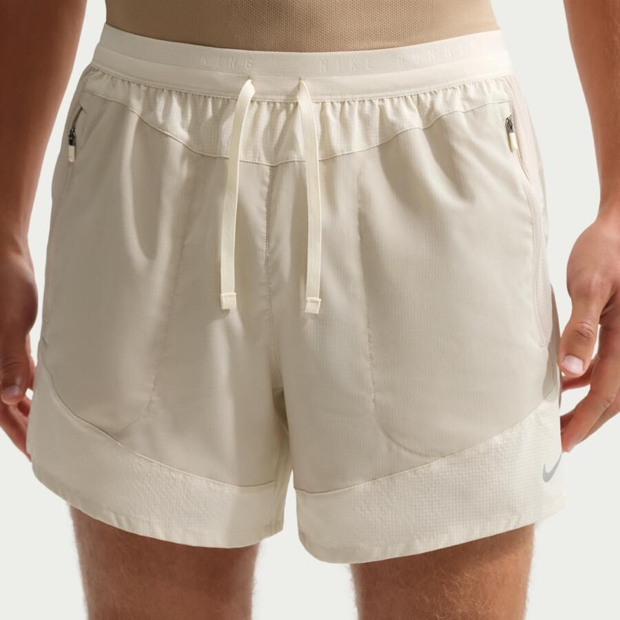 Nike Stride Dri-FIT hardloopshorts met binnenbroek voor heren (13 cm) Bruin