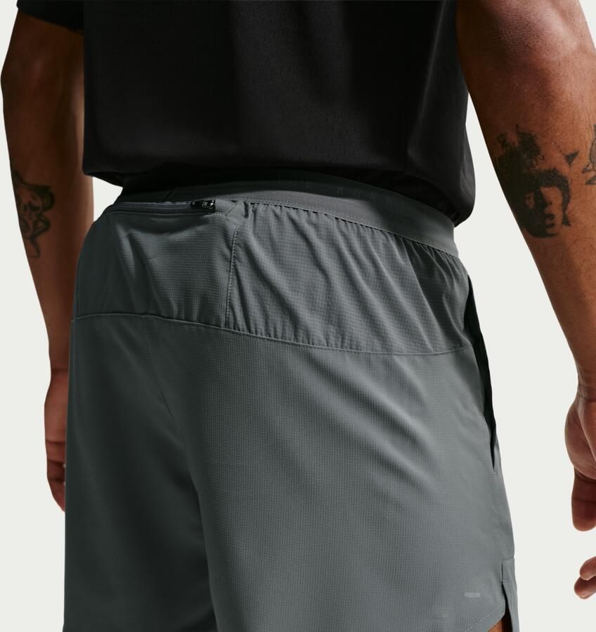 Nike Stride Dri-FIT hardloopshorts met binnenbroek voor heren (13 cm) Grijs