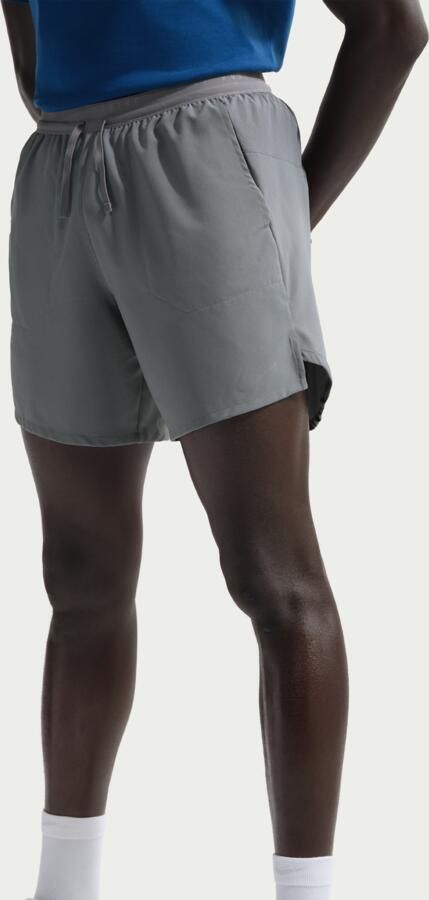 Nike Stride Dri-FIT hardloopshorts met binnenbroek voor heren (18 cm) Grijs - Foto 3