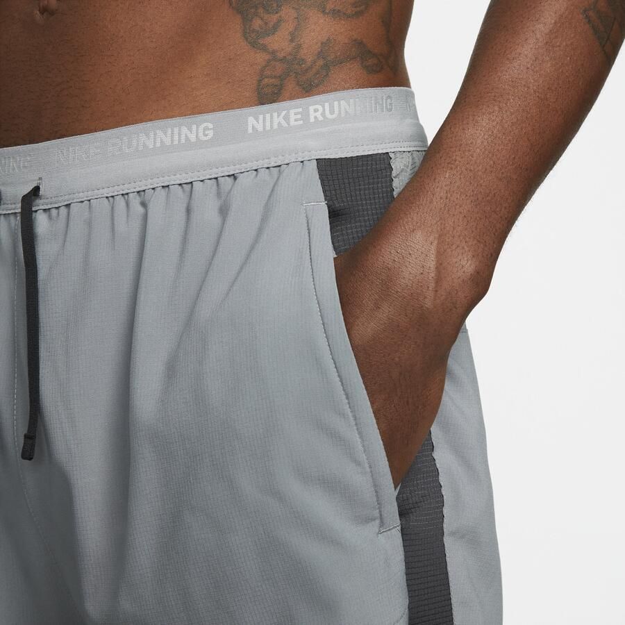 Nike Stride Dri-FIT hybride hardloopshorts voor heren (13 cm) Grijs - Foto 2