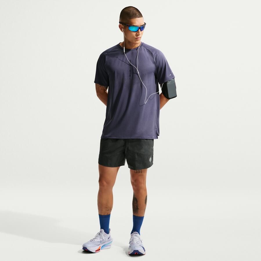 Nike Stride hardloopshorts met binnenbroek en reflecterende accenten voor heren (13 cm) Zwart - Foto 4