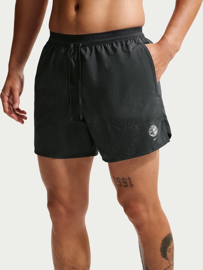 Nike Stride hardloopshorts met binnenbroek en reflecterende accenten voor heren (13 cm) Zwart