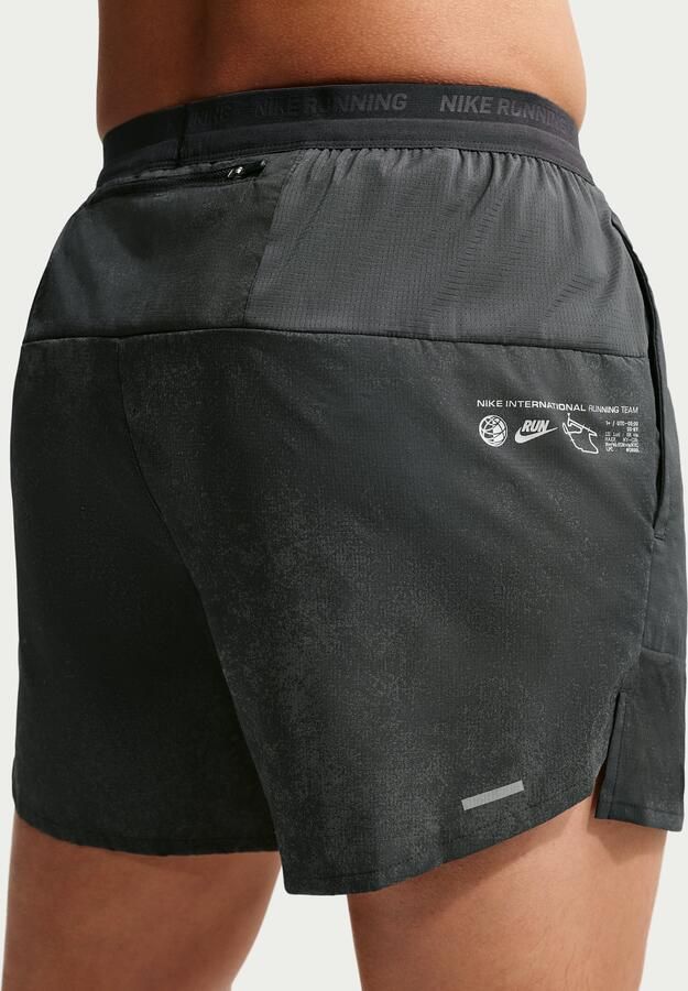 Nike Stride hardloopshorts met binnenbroek en reflecterende accenten voor heren (13 cm) Zwart - Foto 2