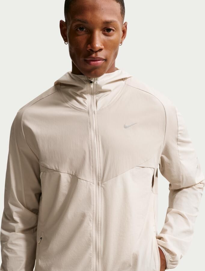 Nike Stride Repel hardloopjack voor heren Bruin - Foto 4