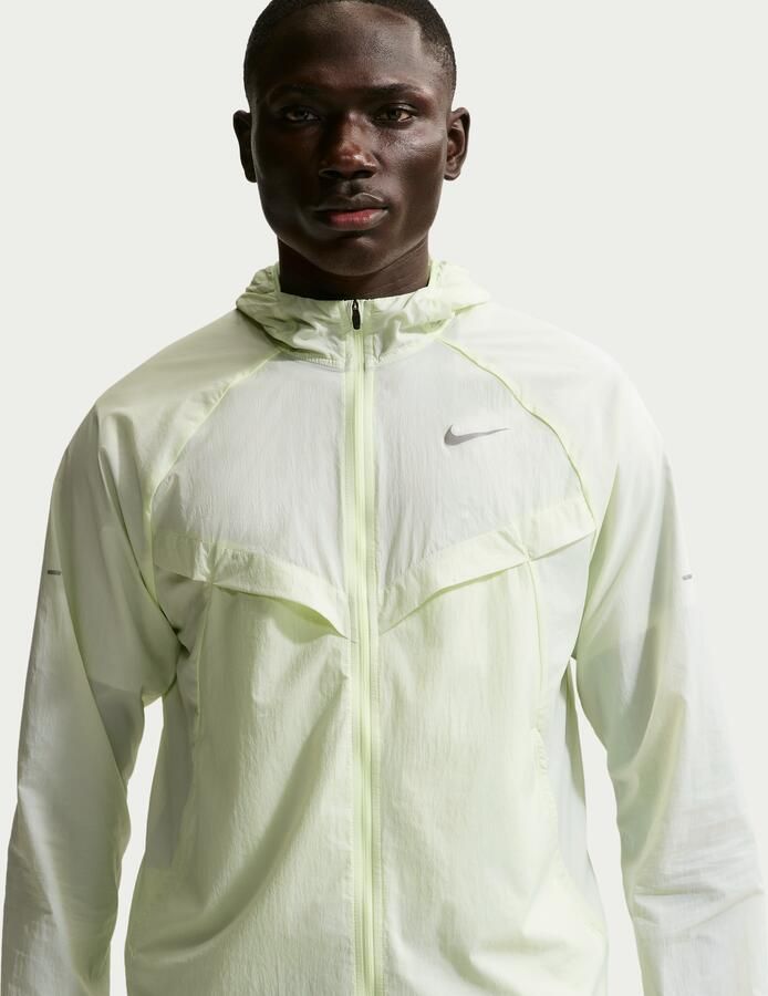 Nike Stride Repel UV hardloopjack voor heren Geel - Foto 4