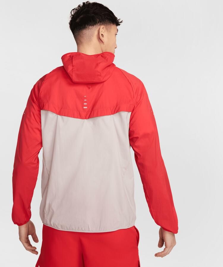 Nike Stride Repel UV hardloopjack voor heren Rood - Foto 4