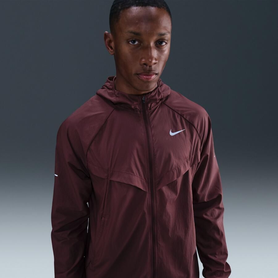 Nike Stride Repel UV hardloopjack voor heren Rood - Foto 4