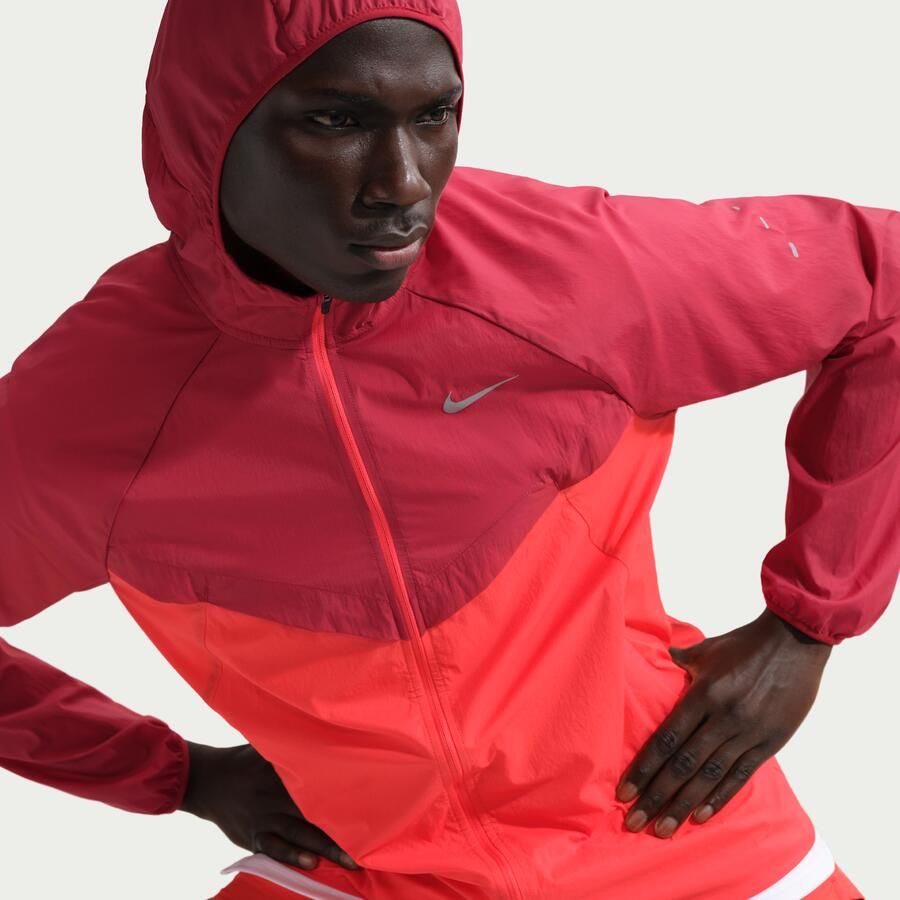 Nike Stride Repel UV hardloopjack voor heren Rood