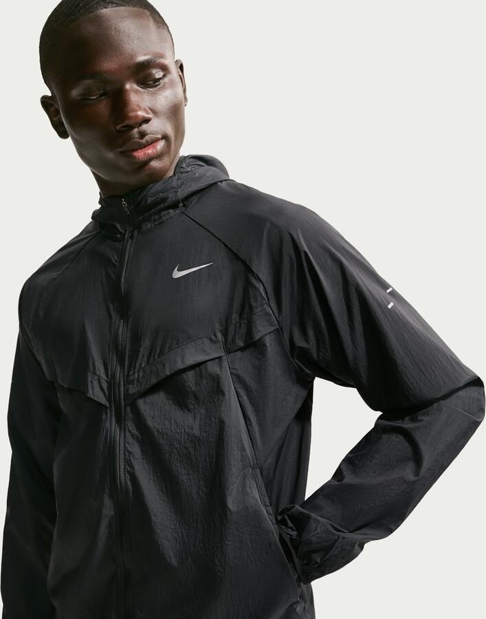 Nike Stride Repel UV hardloopjack voor heren Zwart