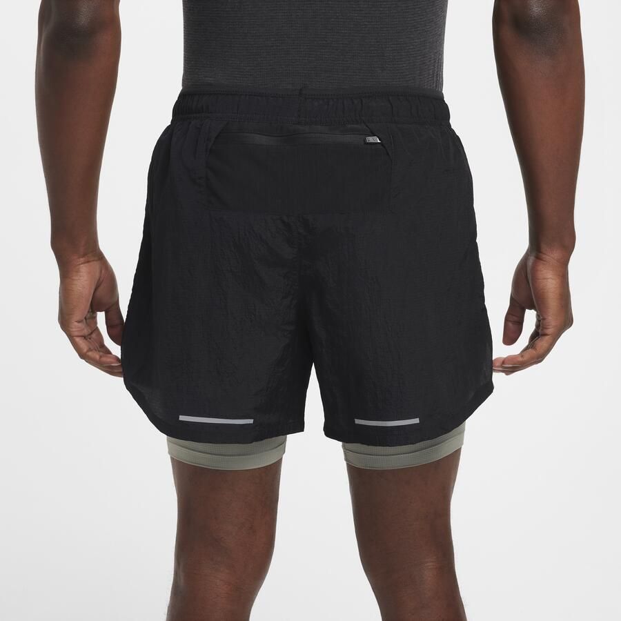 Nike Stride Running Division Dri-FIT waterafstotende 2-in-1 hardloopshorts voor heren (13 cm) Zwart - Foto 2